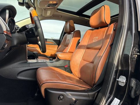 Used 2013 Jeep Grand Cherokee Overland image 2
