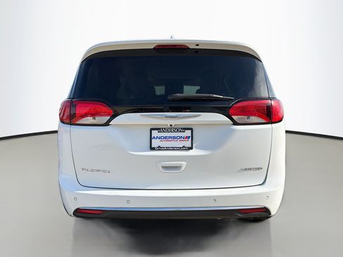 Used 2017 Chrysler Pacifica Limited w/ Advanced Safetytec Group FWD image 18