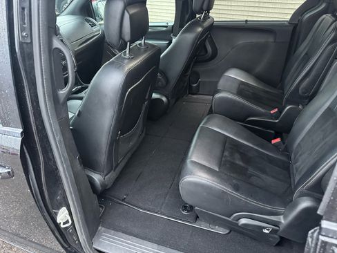 Used 2018 Dodge Grand Caravan SXT w/ Driver Convenience Group image 10