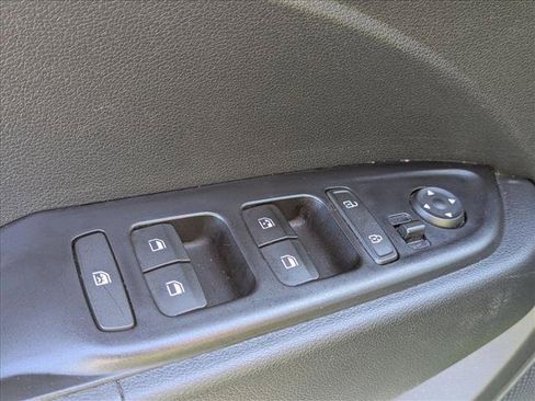 Used 2023 Hyundai Venue SEL FWD image 12