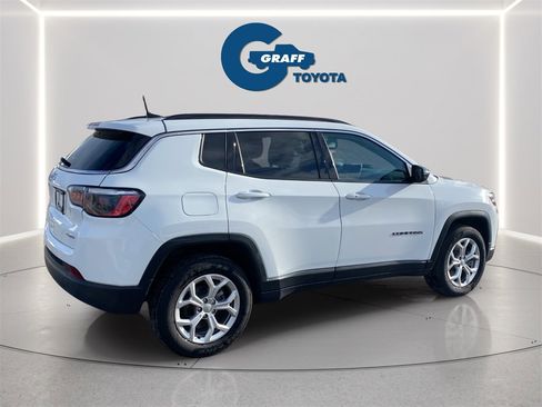 Used 2024 Jeep Compass Latitude image 16