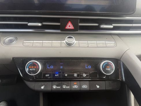 Used 2024 Hyundai Elantra SEL w/ Convenience Package FWD image 28