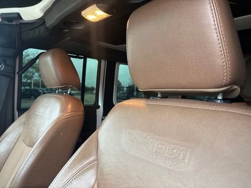 Used 2016 Jeep Wrangler Unlimited Sahara AWD/4WD image 9