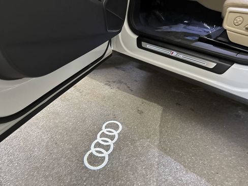 Used 2023 Audi Q5 2.0T Premium w/ Convenience Package AWD/4WD image 12
