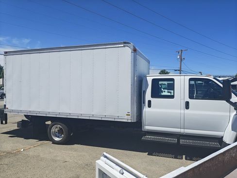 Used 2004 Chevrolet Kodiak C4500 2WD Crew Cab image 6