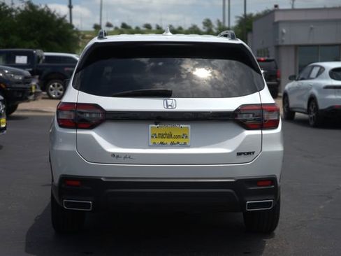 Used 2025 Honda Pilot Sport image 7