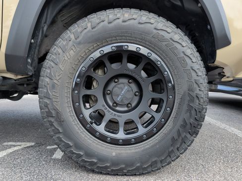 Used 2020 Toyota Tacoma TRD Off-Road w/ Technology Package AWD/4WD image 15