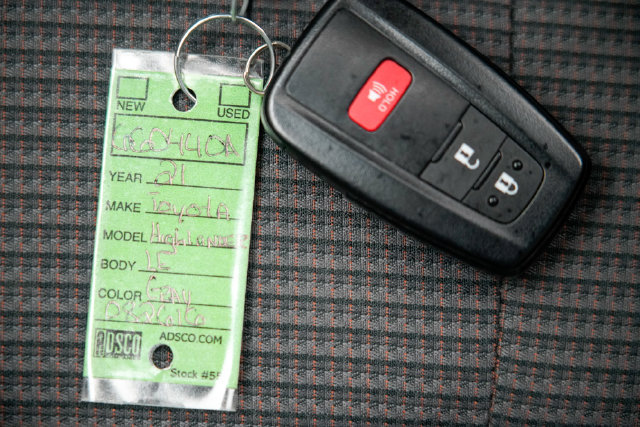 Used 2021 Toyota Highlander L AWD/4WD image 14