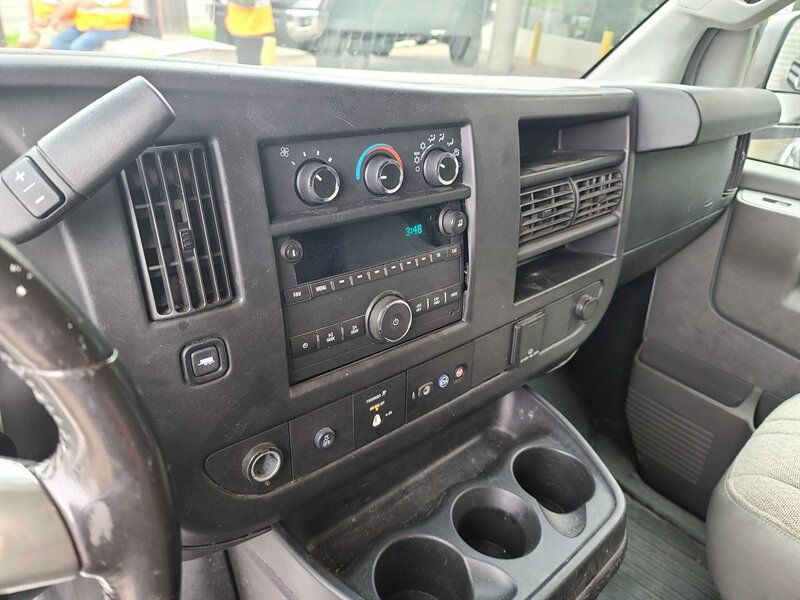 Used 2017 Chevrolet Express 2500 RWD image 28