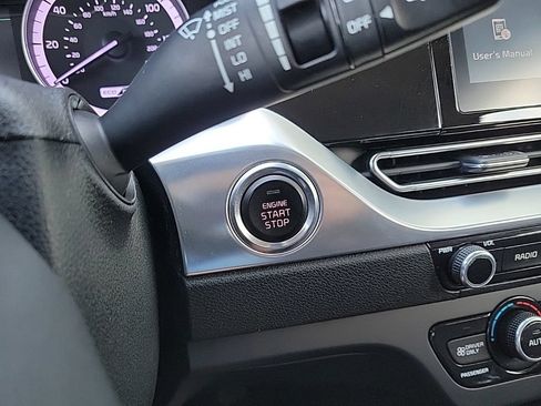 Used 2020 Kia Niro LXS FWD image 23