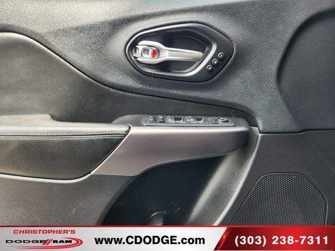 Used 2019 Jeep Cherokee Limited w/ Technology Group FWD image 15