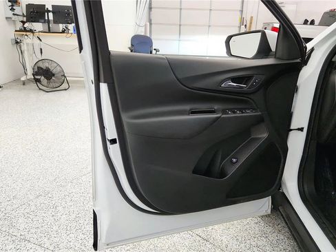 Used 2024 Chevrolet Equinox LT image 31