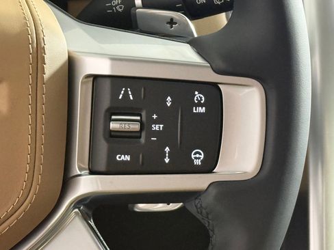 New 2026 Land Rover Discovery Limited Edition image 17