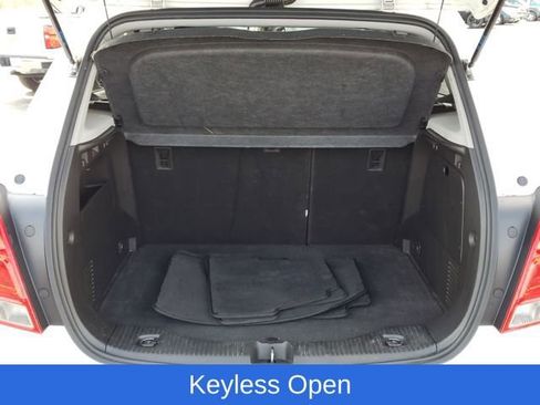 Used 2017 Chevrolet Trax LT w/ LT Convenience Package image 8