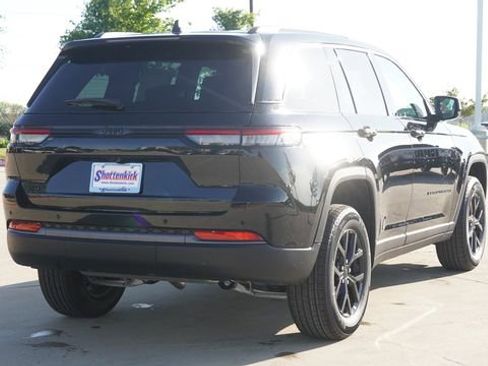 New 2026 Jeep Grand Cherokee Altitude AWD/4WD image 9