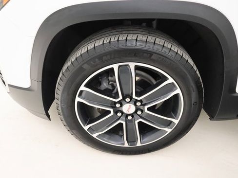 Used 2023 GMC Acadia SLT w/ Preferred Package image 7