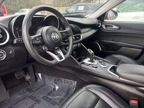 Used 2021 Alfa Romeo Giulia Sprint w/ Cold Weather Package image 32