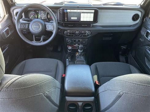 Used 2024 Jeep Wrangler Unlimited image 10