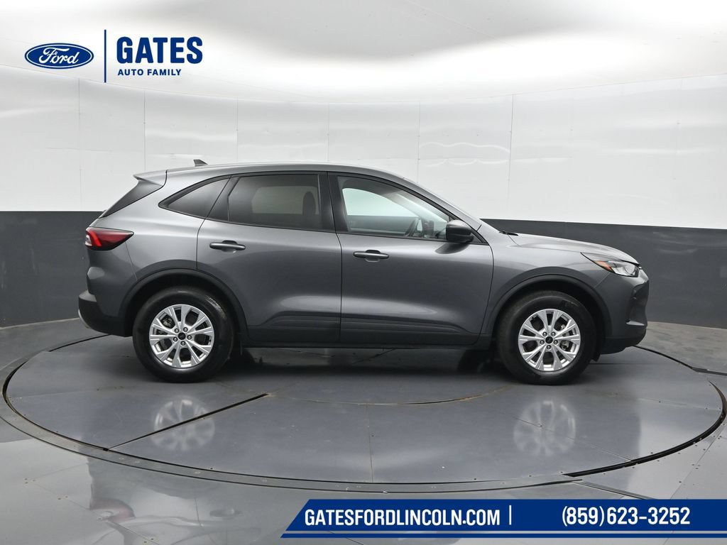 Used 2025 Ford Escape Active AWD/4WD image 3