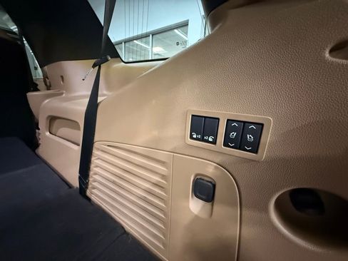 Used 2019 Cadillac Escalade Platinum image 30