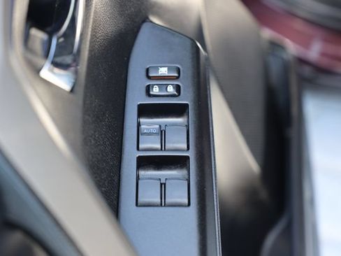 Used 2018 Toyota RAV4 XLE AWD/4WD image 14