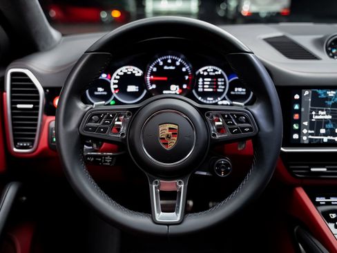 Used 2023 Porsche Cayenne Turbo image 41