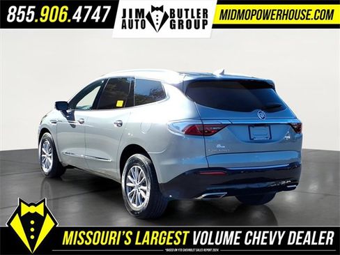 Used 2024 Buick Enclave Premium image 3