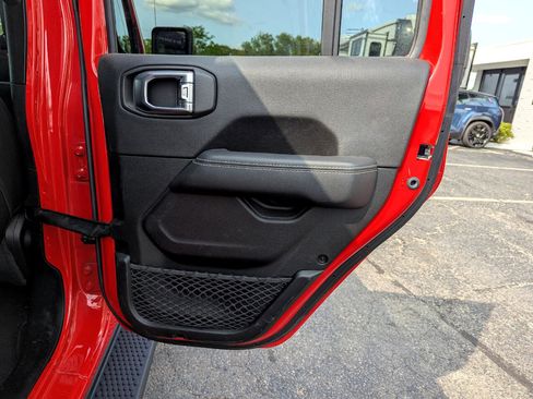 Used 2021 Jeep Wrangler Unlimited Sahara image 41