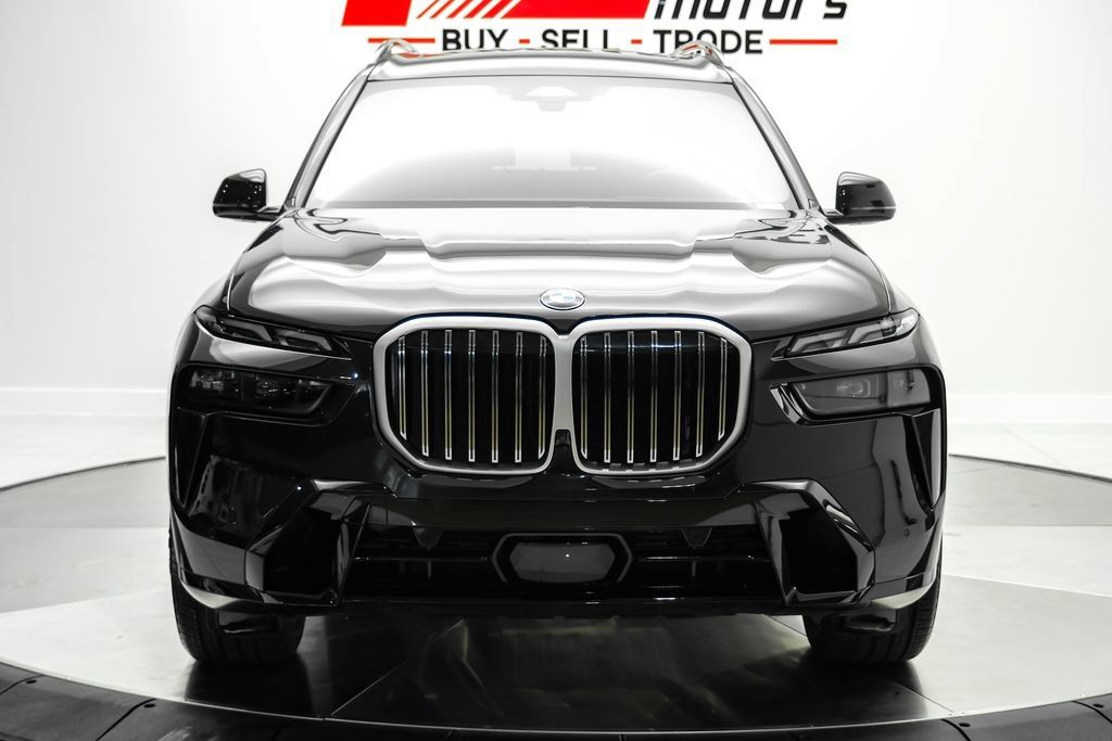 Used 2025 BMW X7 xDrive40i w/ M Sport Package AWD/4WD image 2