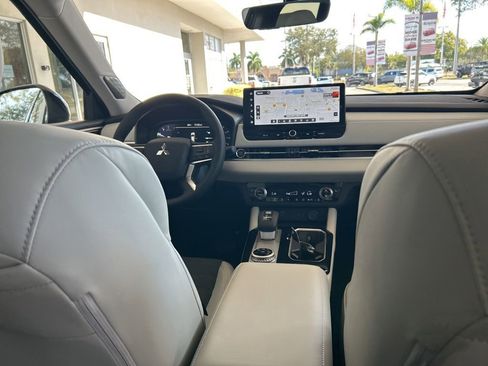 New 2026 Mitsubishi Outlander SE image 29