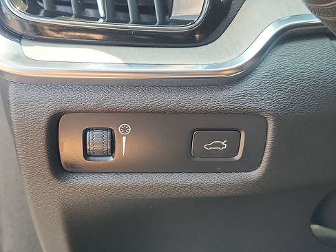 Used 2022 Volvo S60 B5 Inscription w/ Climate Package FWD image 23