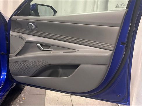 Used 2025 Hyundai Elantra SEL image 12