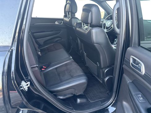 Used 2019 Jeep Grand Cherokee Altitude image 21