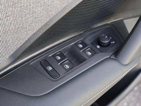 Certified 2025 Volkswagen Tiguan S image 11