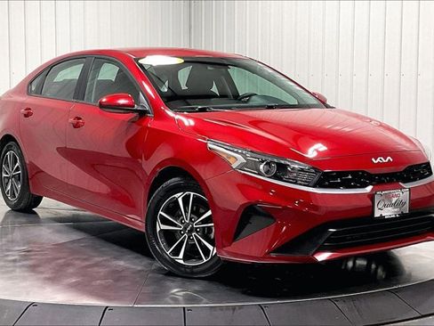 Used 2024 Kia Forte LXS image 3