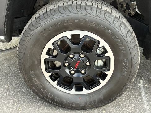Used 2025 Toyota Tacoma TRD Off-Road AWD/4WD image 29