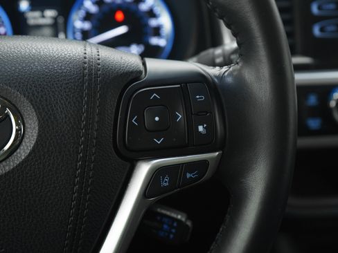 Used 2018 Toyota Highlander XLE image 27