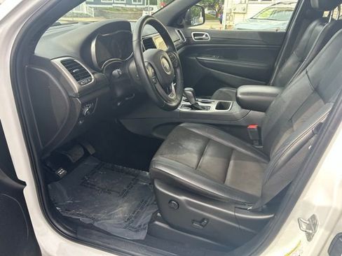 Used 2019 Jeep Grand Cherokee Altitude image 13