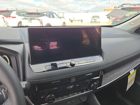 New 2026 Nissan Rogue Platinum w/ Tech Package image 23