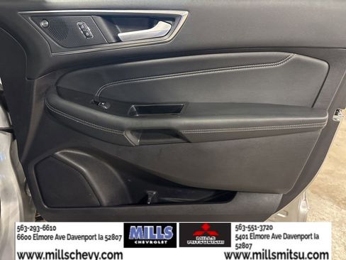 Used 2019 Ford Edge Titanium image 17
