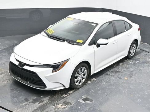 Used 2025 Toyota Corolla LE image 36