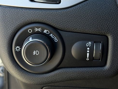 Used 2020 Jeep Cherokee Latitude image 21