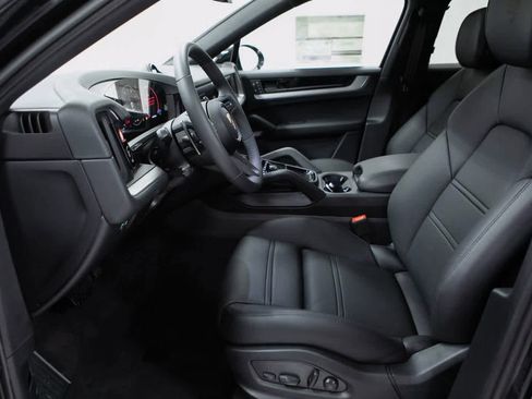 Certified 2025 Porsche Cayenne image 17