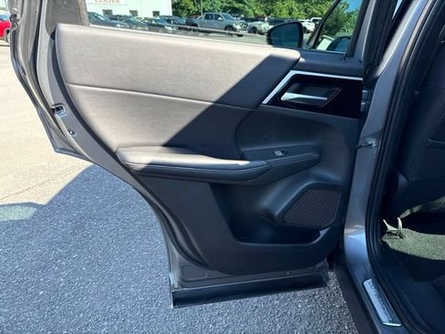 Used 2023 Mitsubishi Outlander SE AWD/4WD image 14
