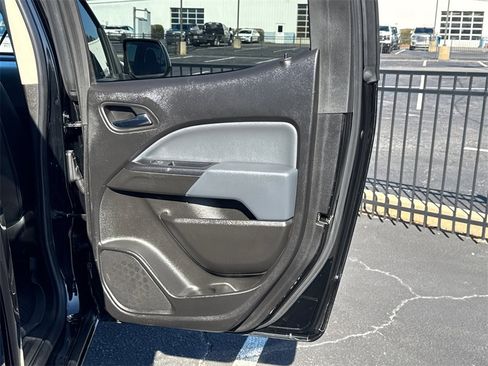 Used 2019 Chevrolet Colorado Z71 w/ Z71 Midnight Edition image 17