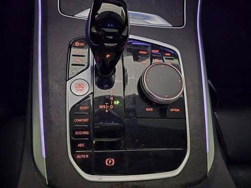 Certified 2022 BMW X5 xDrive40i w/ M Sport Package image 17