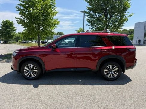 Certified 2025 Nissan Pathfinder SL AWD/4WD image 8