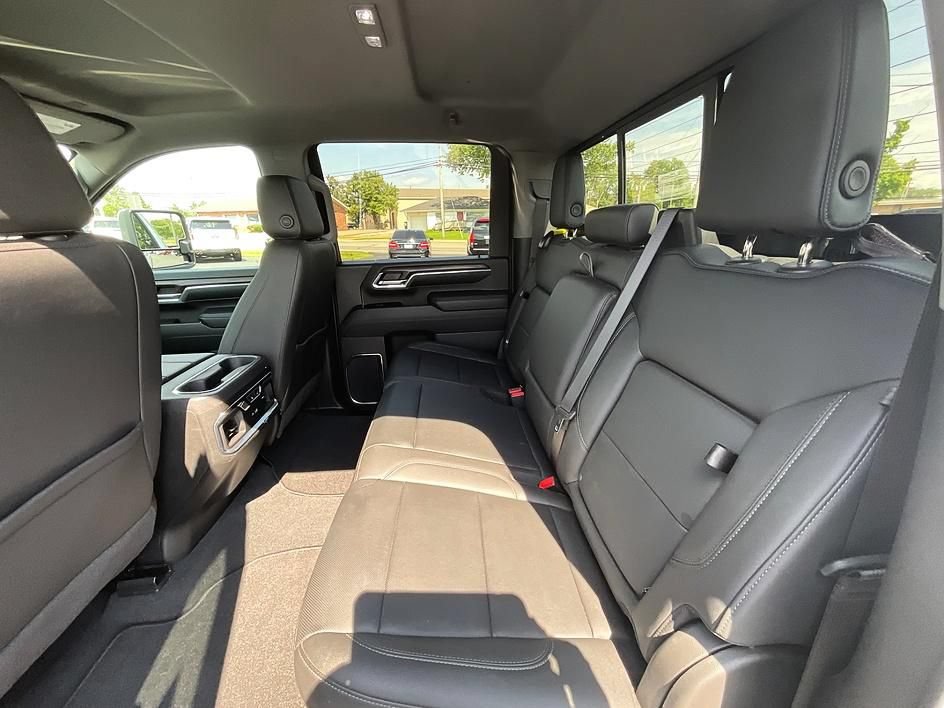 Used 2024 GMC Sierra 2500 SLT w/ SLT Premium Package AWD/4WD image 29