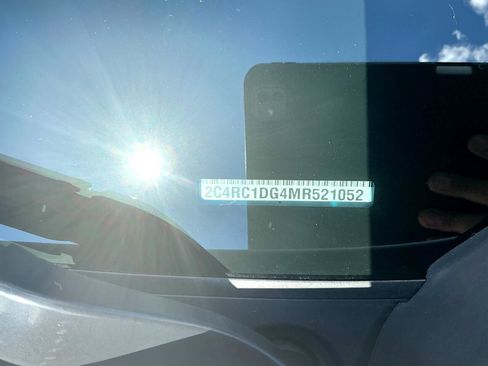 Used 2021 Chrysler Voyager Lxi image 30