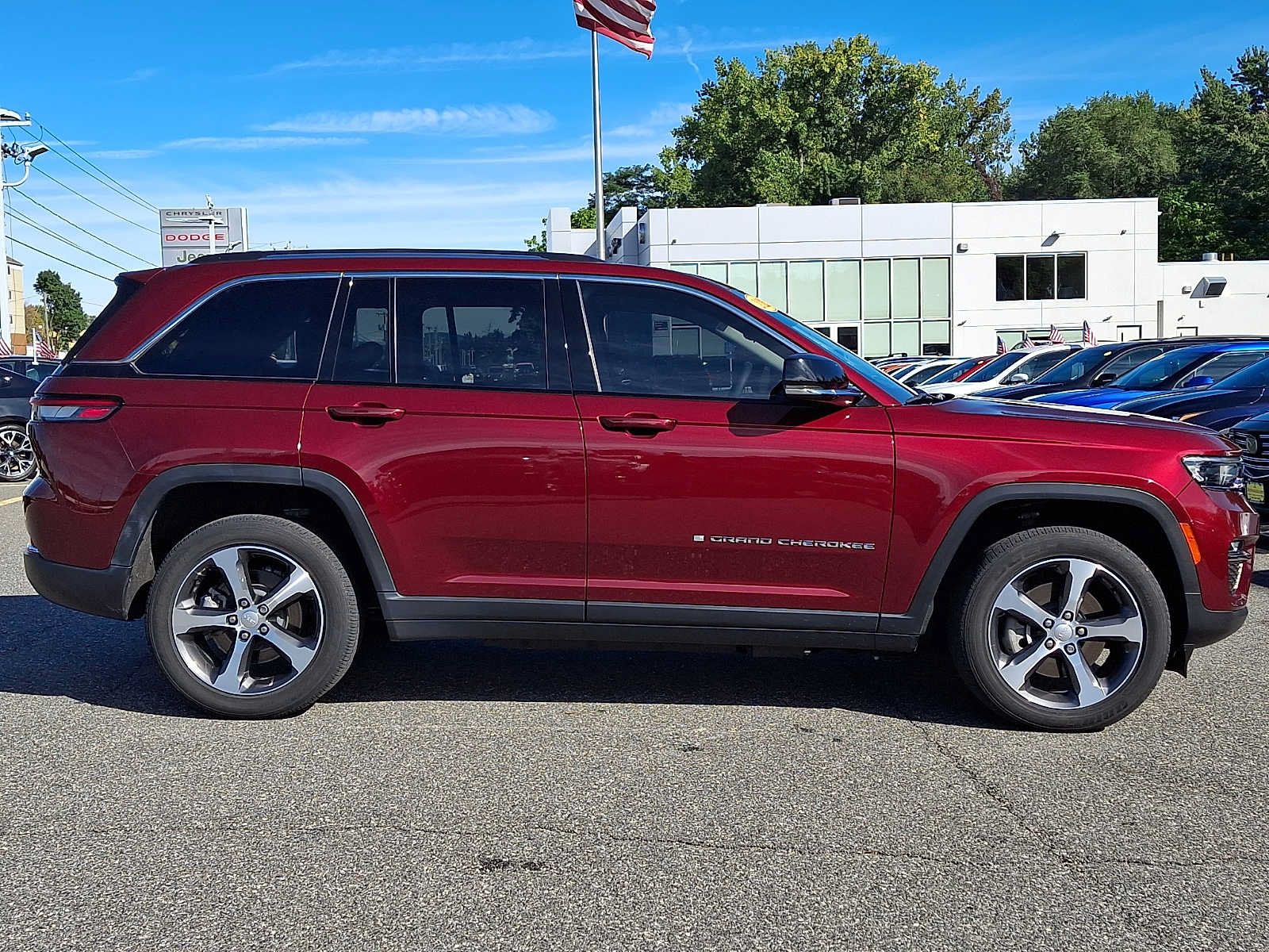 Used 2023 Jeep Grand Cherokee 4WD 4xe image 7